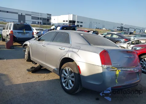 2018 Chrysler 300 Limited Awd z USA, uszkodzony, nr VIN 2C3CCAKG2JH177462